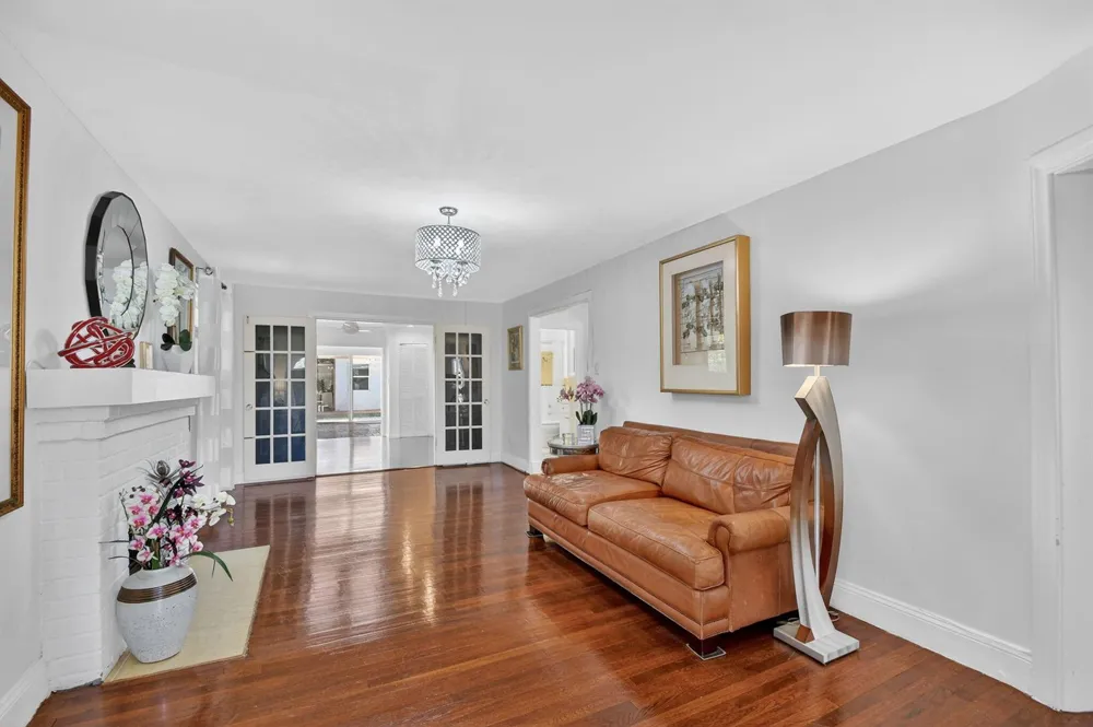 328 Monroe Drive West Palm Beach, FL 33405