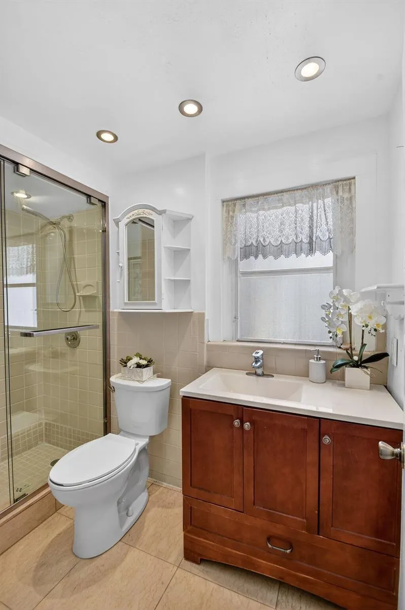 328 Monroe Drive West Palm Beach, FL 33405