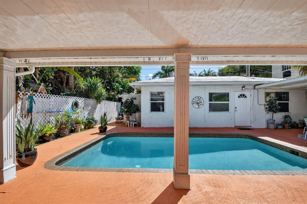 328 Monroe Drive West Palm Beach, FL 33405