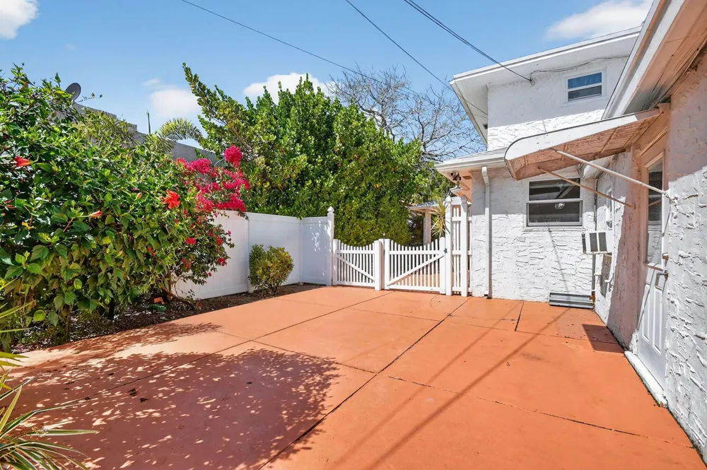 328 Monroe Drive West Palm Beach, FL 33405