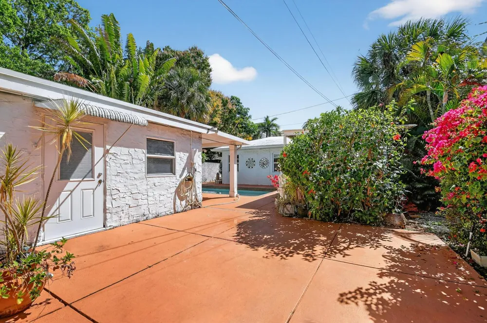 328 Monroe Drive West Palm Beach, FL 33405