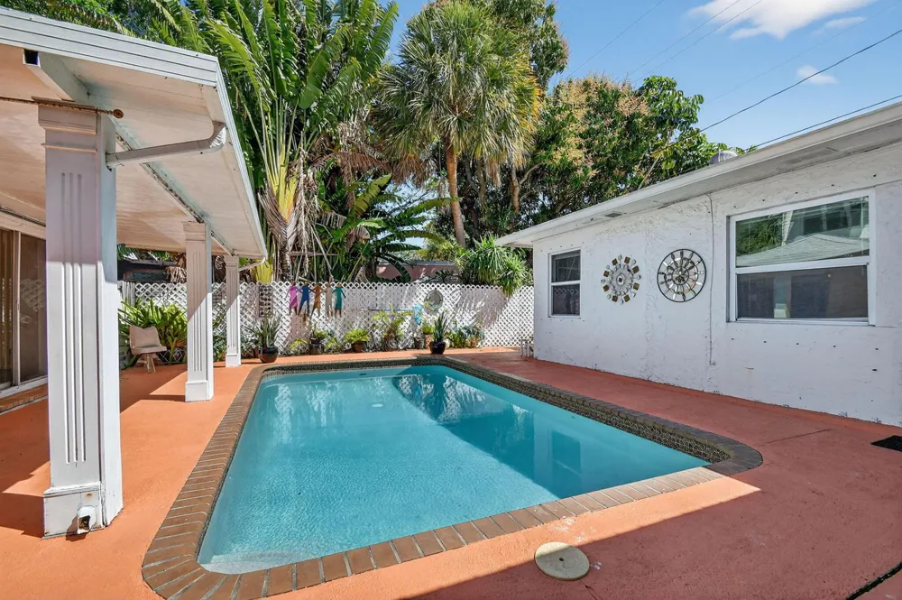 328 Monroe Drive West Palm Beach, FL 33405