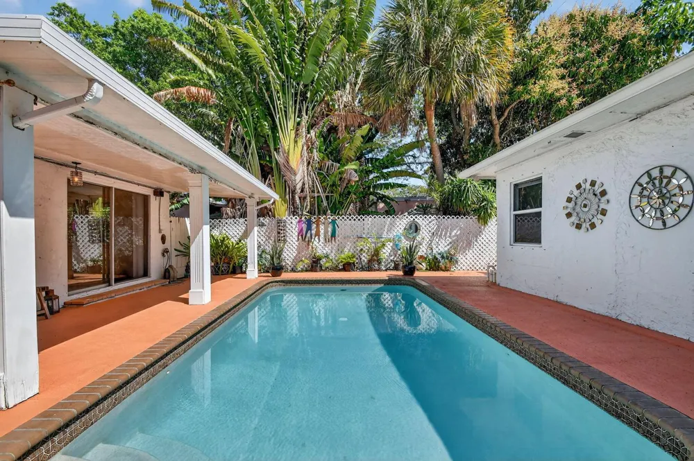 328 Monroe Drive West Palm Beach, FL 33405