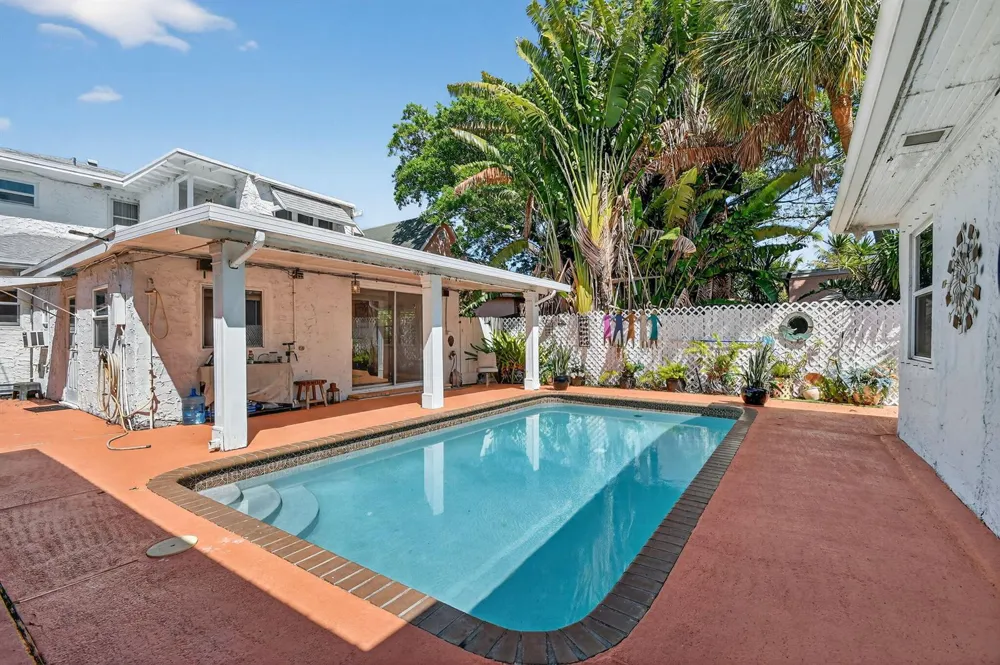 328 Monroe Drive West Palm Beach, FL 33405