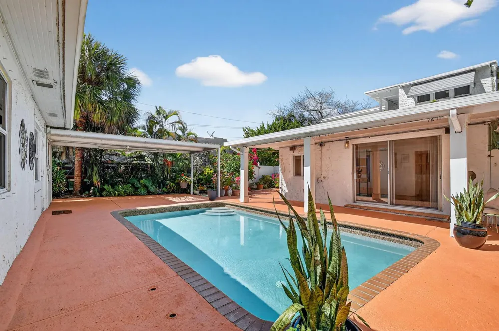 328 Monroe Drive West Palm Beach, FL 33405