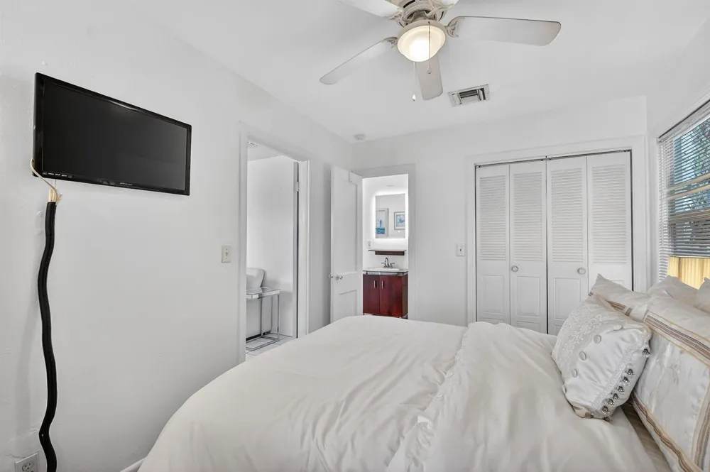 328 Monroe Drive West Palm Beach, FL 33405