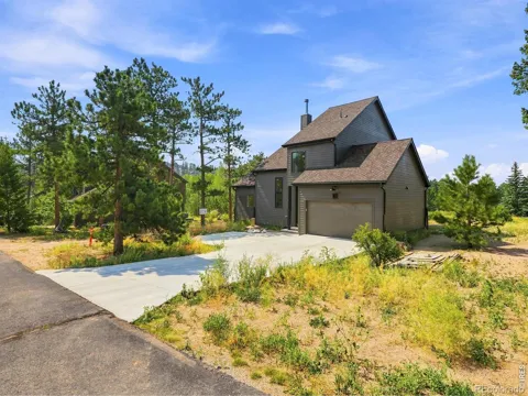 10 Three Lakes Court
