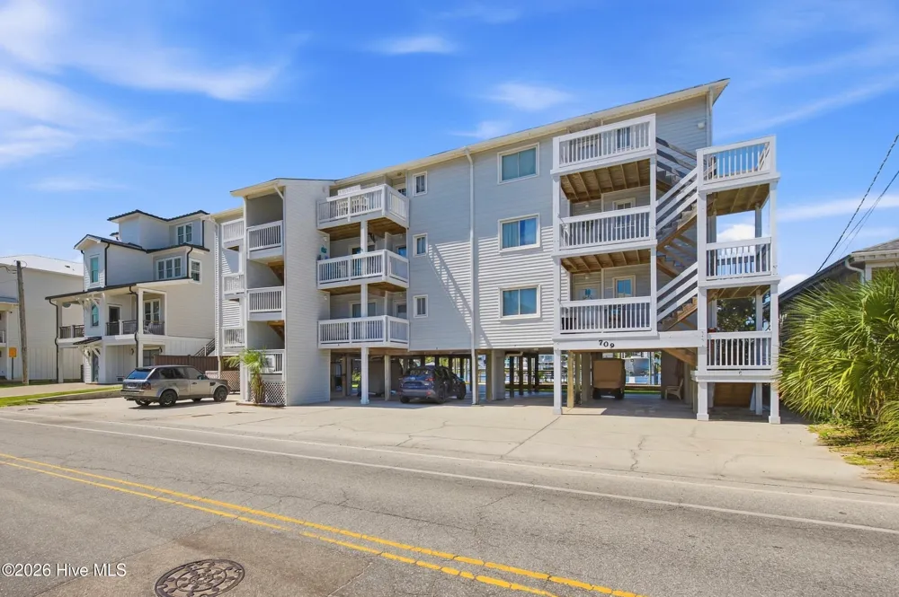 709 Canal Drive #Apt 3b Carolina Beach, NC 28428