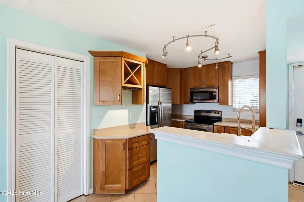 709 Canal Drive #Apt 3b Carolina Beach, NC 28428
