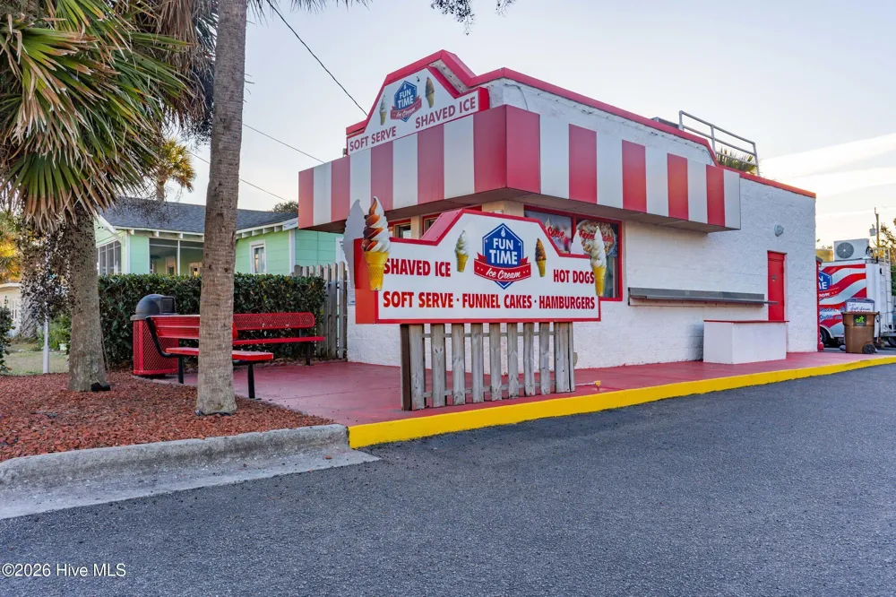 709 Canal Drive #Apt 3b Carolina Beach, NC 28428