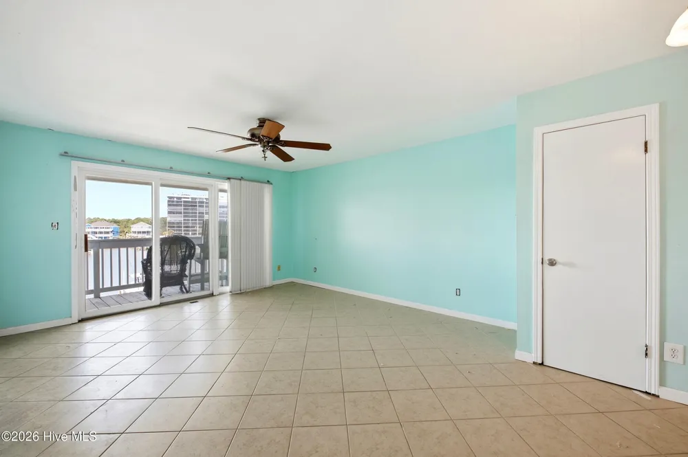 709 Canal Drive #Apt 3b Carolina Beach, NC 28428