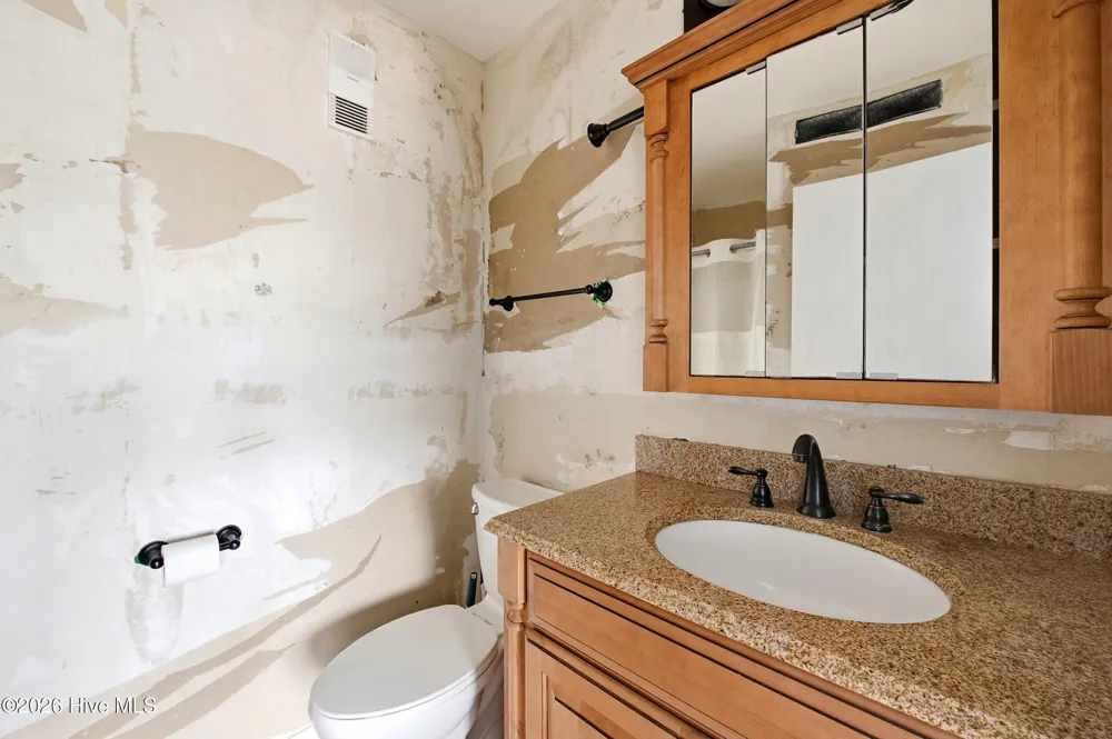 709 Canal Drive #Apt 3b Carolina Beach, NC 28428