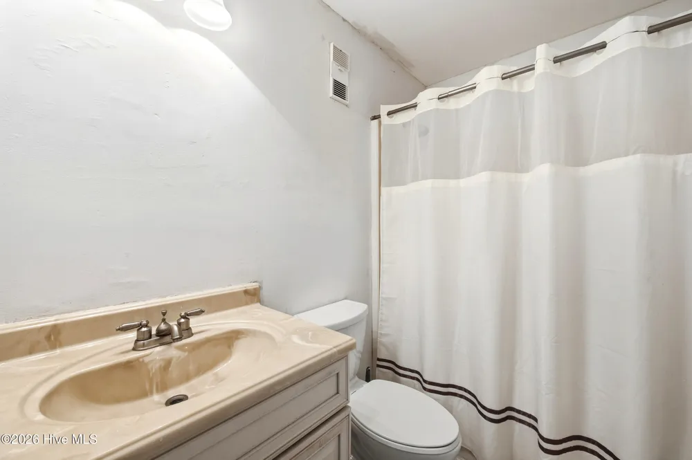 709 Canal Drive #Apt 3b Carolina Beach, NC 28428