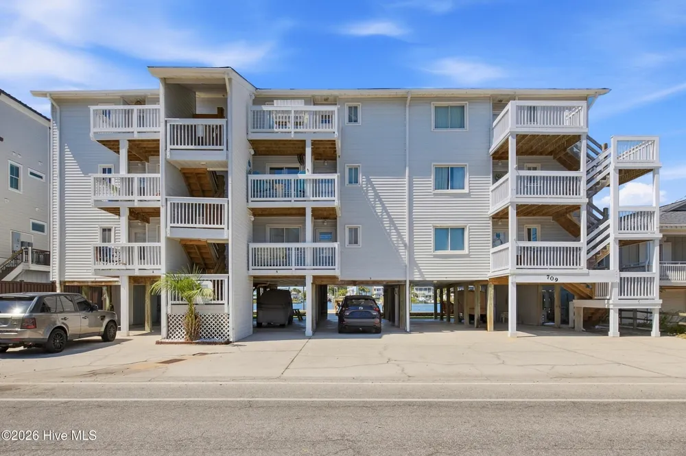 709 Canal Drive #Apt 3b Carolina Beach, NC 28428