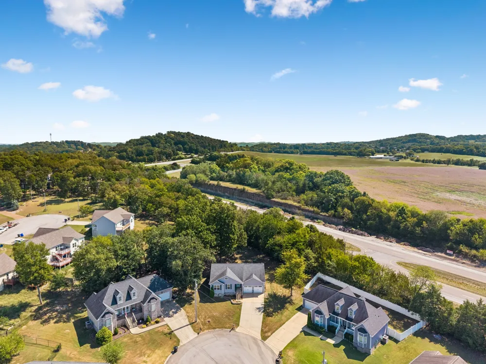 1891 Sheffield Ln Columbia, TN 38401