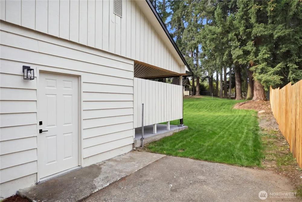4702 Waller Road E Tacoma, WA 98443