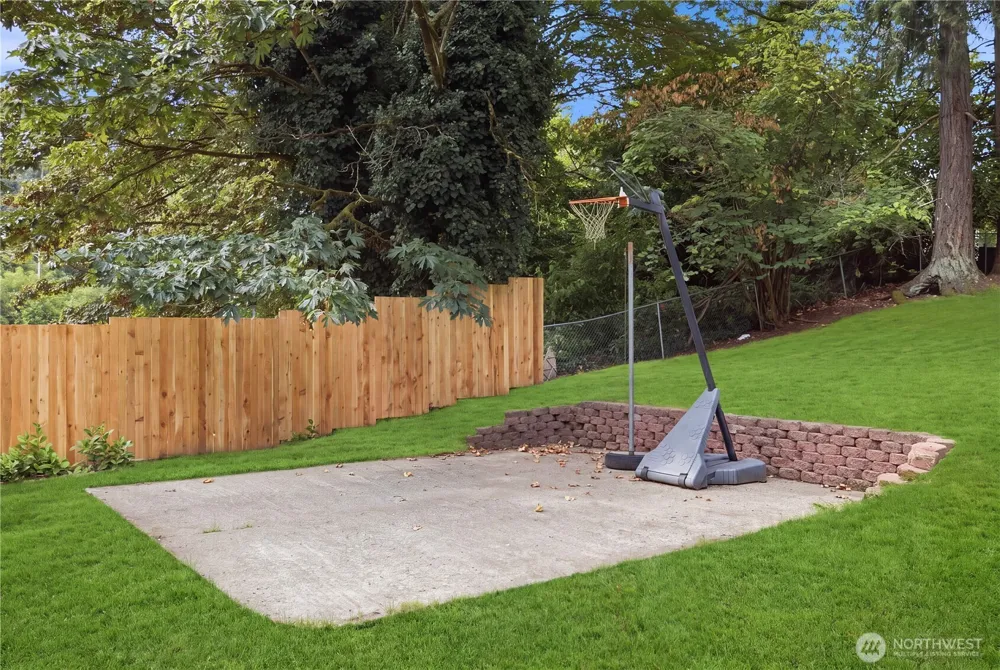 4702 Waller Road E Tacoma, WA 98443