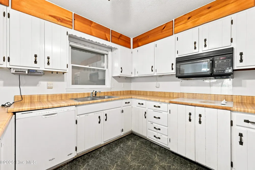 140 Lousan Drive Cape Carteret, NC 28584