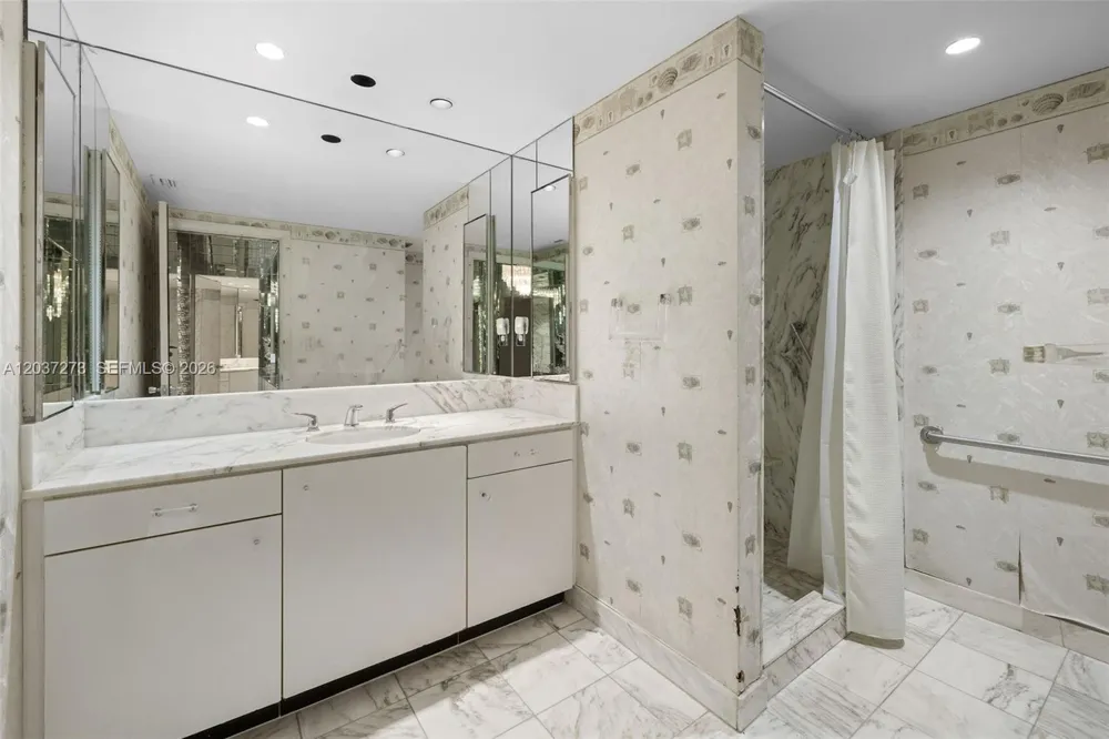 5500 Collins Ave #1401 Miami Beach, FL 33140