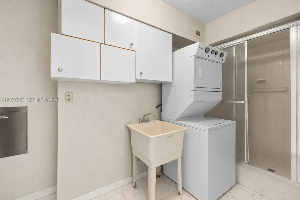5500 Collins Ave #1401 Miami Beach, FL 33140