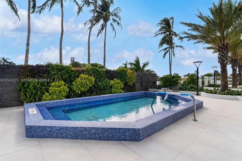 5500 Collins Ave #1401 Miami Beach, FL 33140