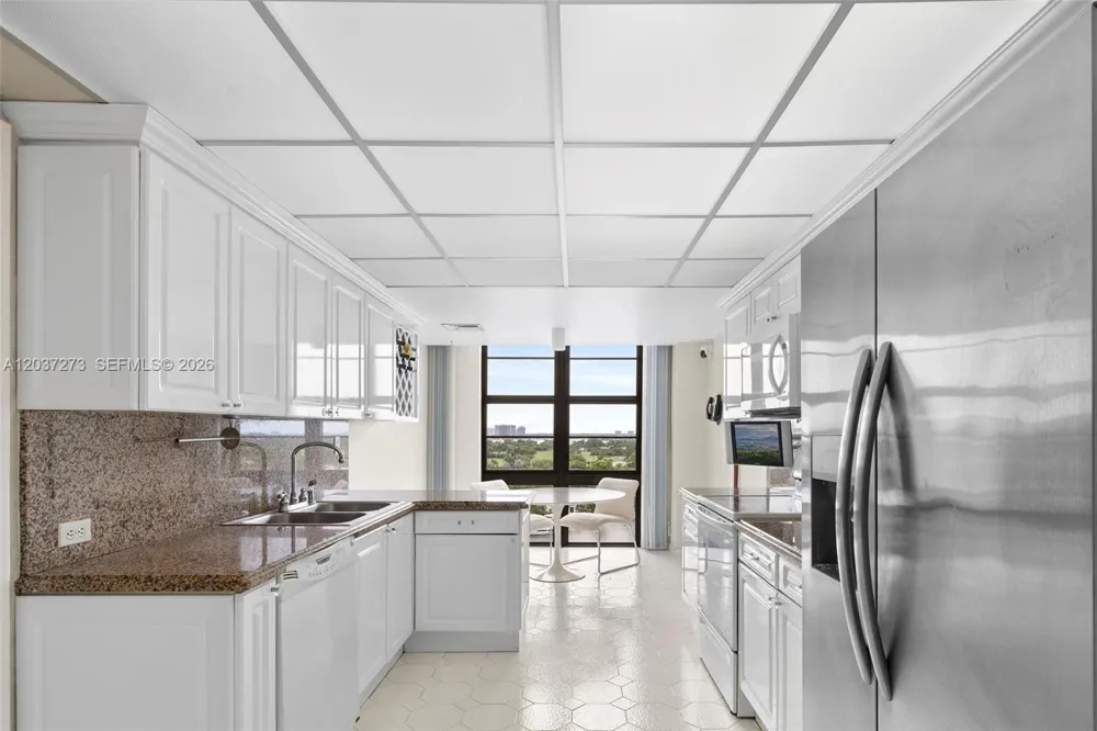 5500 Collins Ave #1401 Miami Beach, FL 33140
