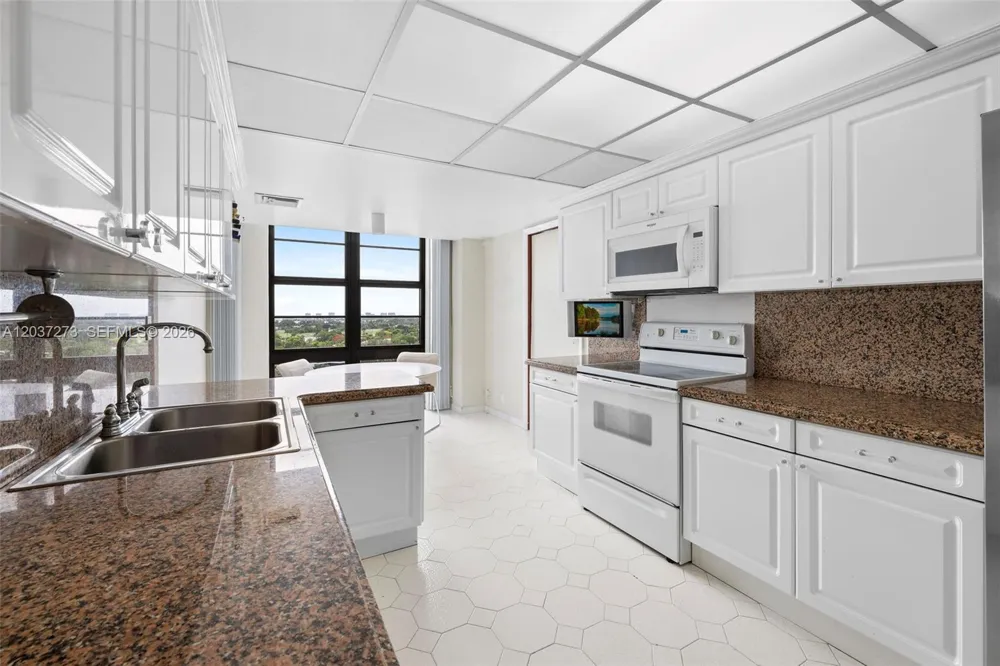 5500 Collins Ave #1401 Miami Beach, FL 33140