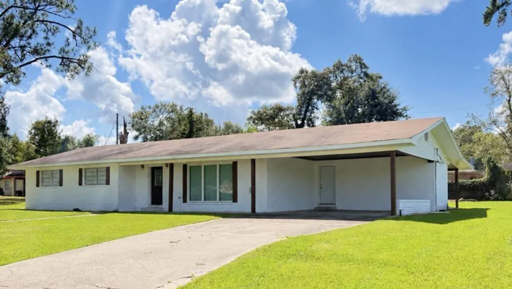 305 E Pine Street Kirbyville, TX 75956