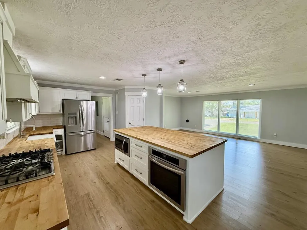 305 E Pine Street Kirbyville, TX 75956