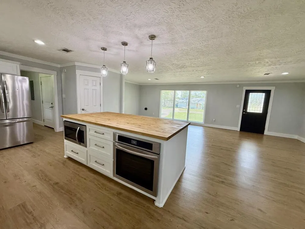 305 E Pine Street Kirbyville, TX 75956