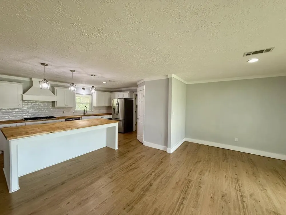305 E Pine Street Kirbyville, TX 75956