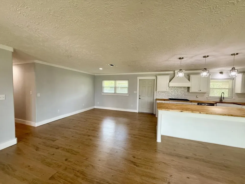 305 E Pine Street Kirbyville, TX 75956