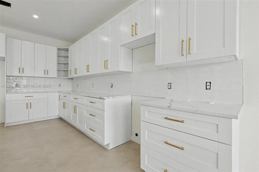 2960 NW 24th Ave Oakland Park, FL 33311
