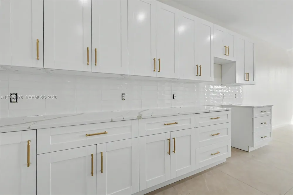 2960 NW 24th Ave Oakland Park, FL 33311