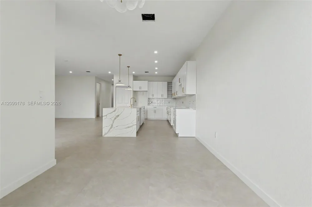 2960 NW 24th Ave Oakland Park, FL 33311