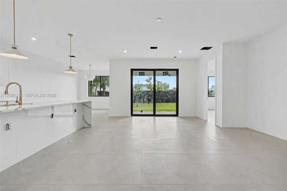 2960 NW 24th Ave Oakland Park, FL 33311