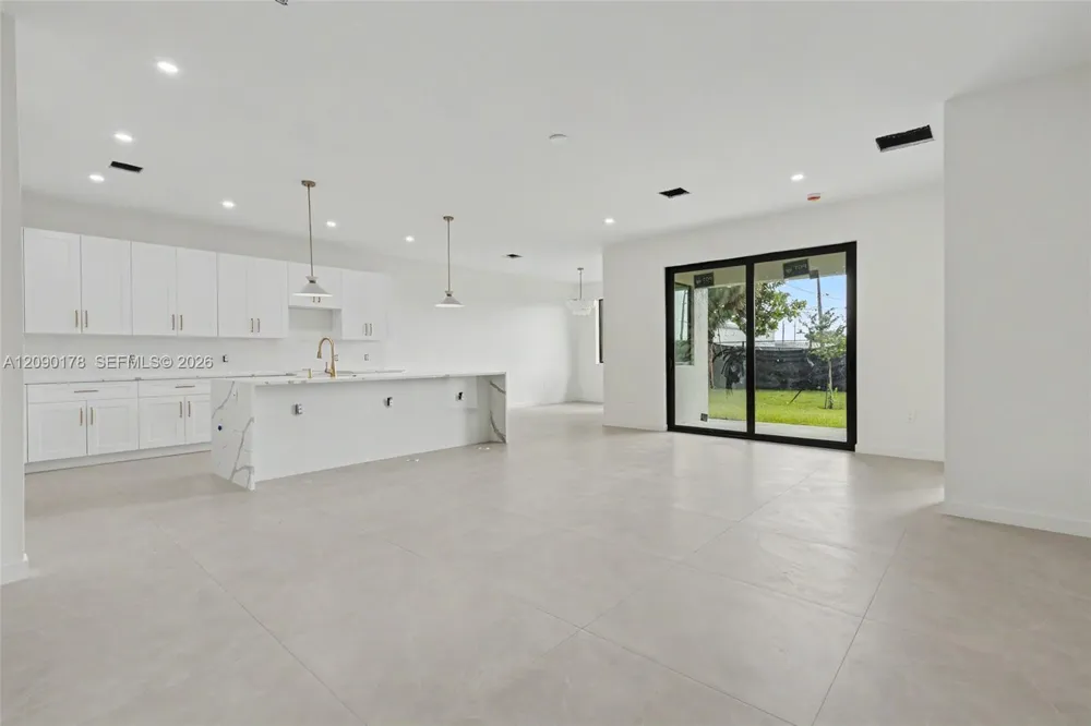 2960 NW 24th Ave Oakland Park, FL 33311