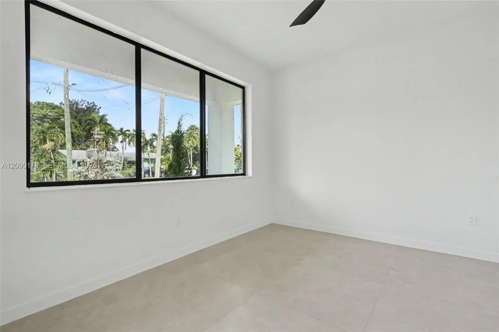 2960 NW 24th Ave Oakland Park, FL 33311