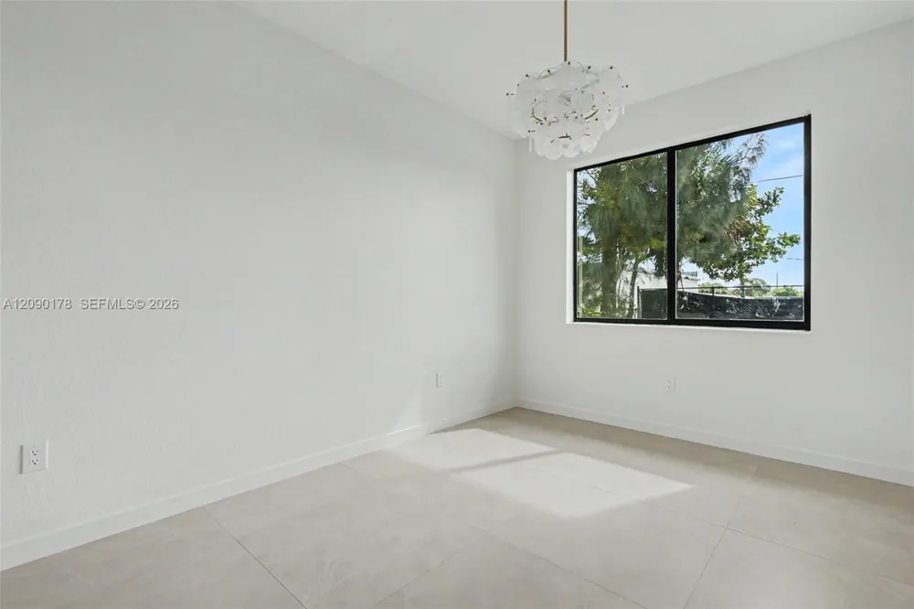 2960 NW 24th Ave Oakland Park, FL 33311
