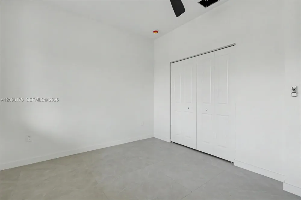 2960 NW 24th Ave Oakland Park, FL 33311