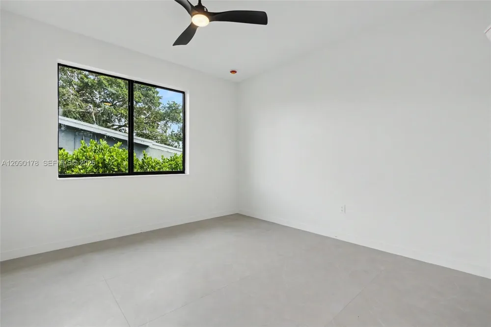 2960 NW 24th Ave Oakland Park, FL 33311