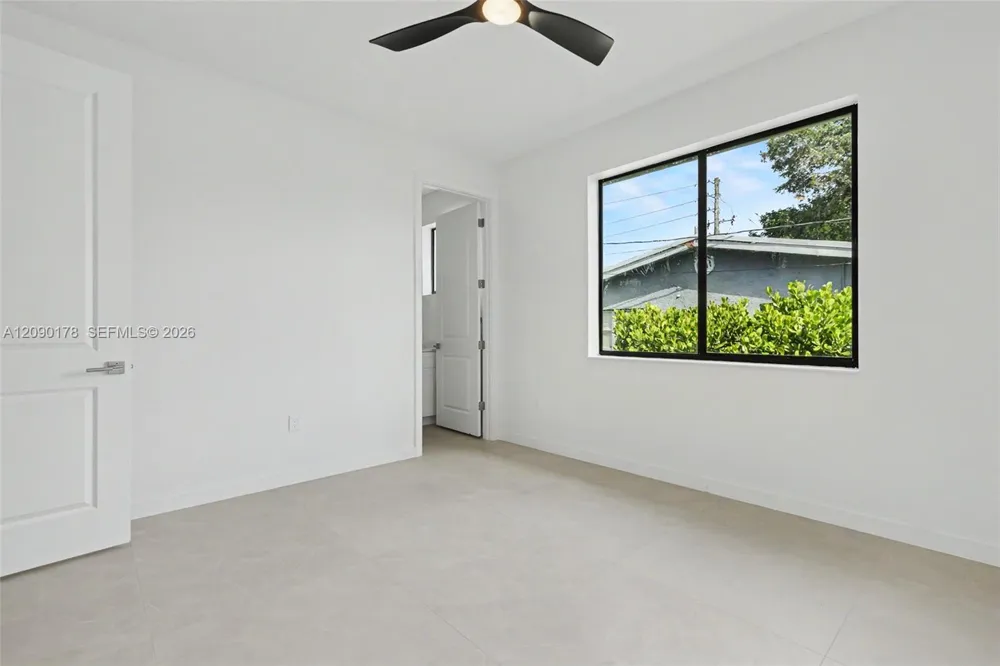 2960 NW 24th Ave Oakland Park, FL 33311