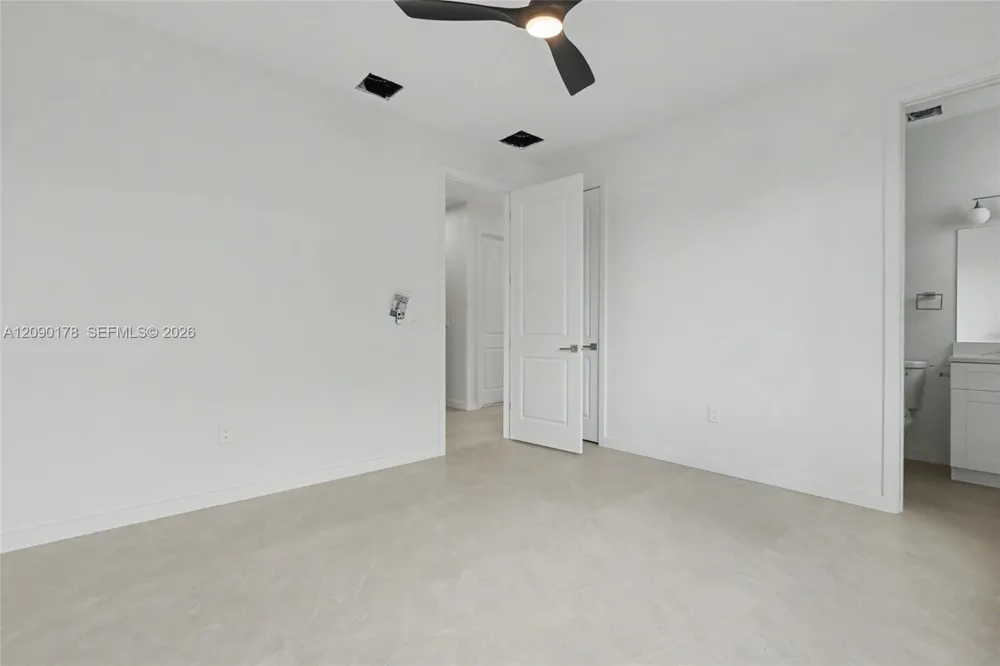 2960 NW 24th Ave Oakland Park, FL 33311