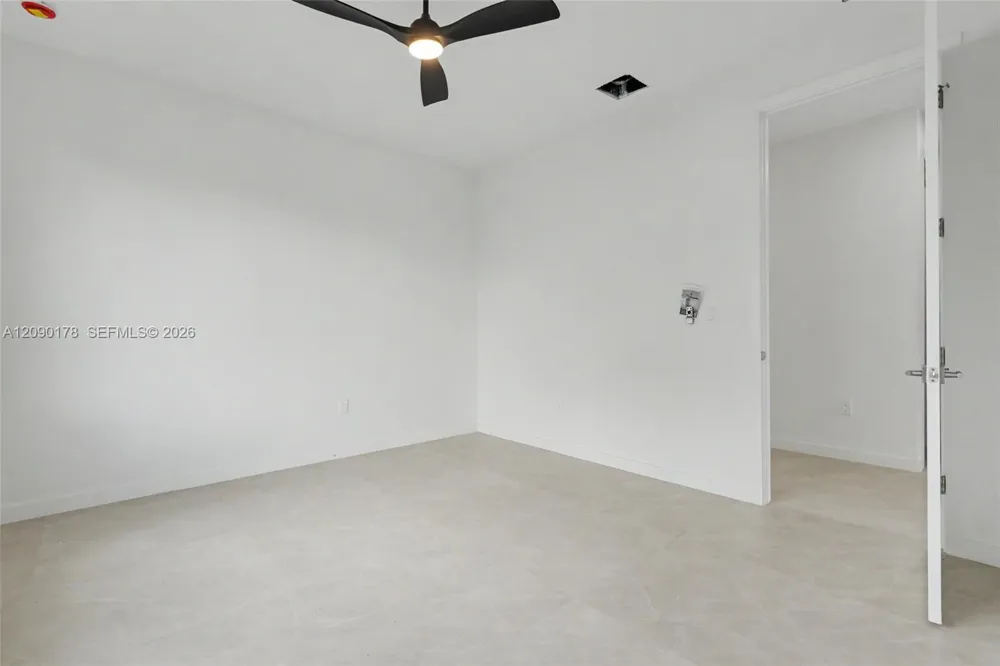 2960 NW 24th Ave Oakland Park, FL 33311