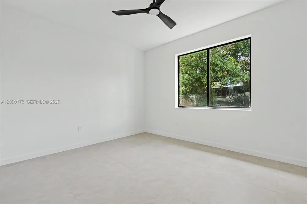 2960 NW 24th Ave Oakland Park, FL 33311