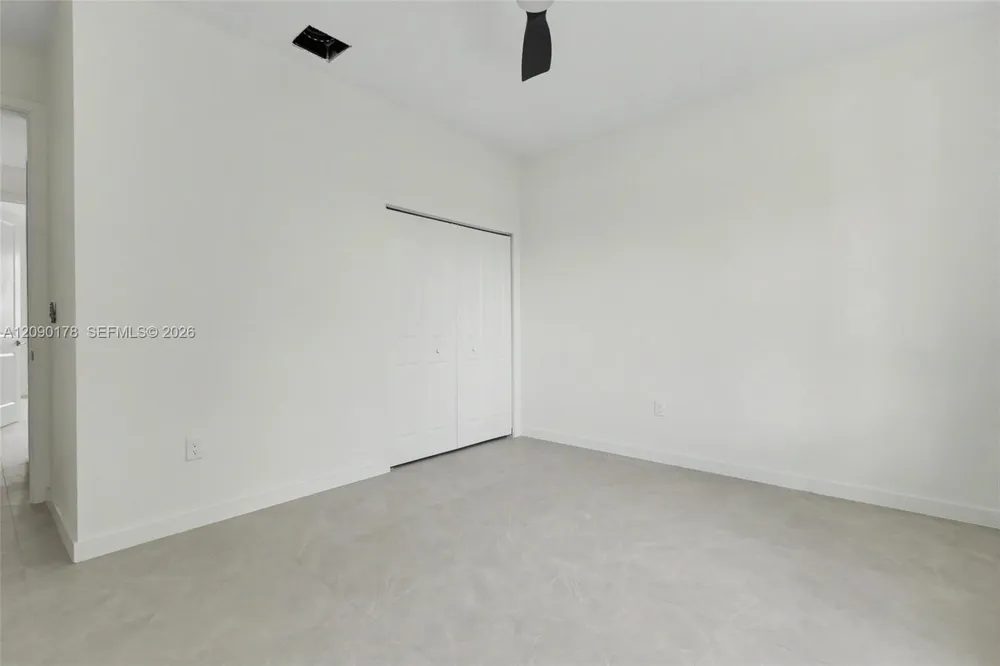 2960 NW 24th Ave Oakland Park, FL 33311