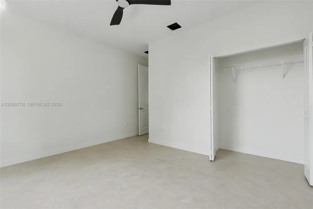 2960 NW 24th Ave Oakland Park, FL 33311