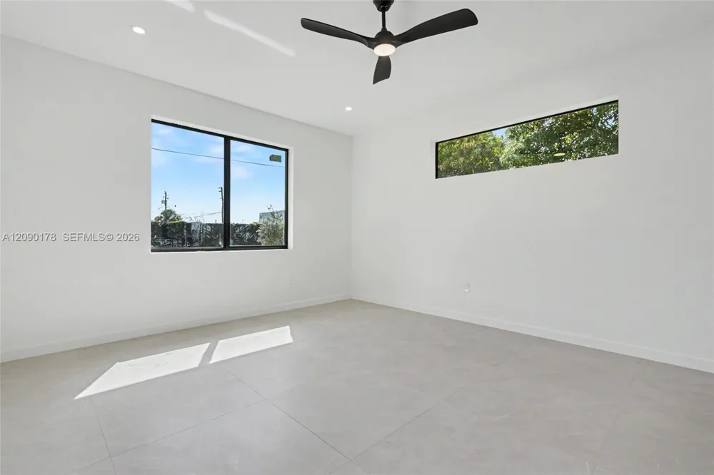 2960 NW 24th Ave Oakland Park, FL 33311