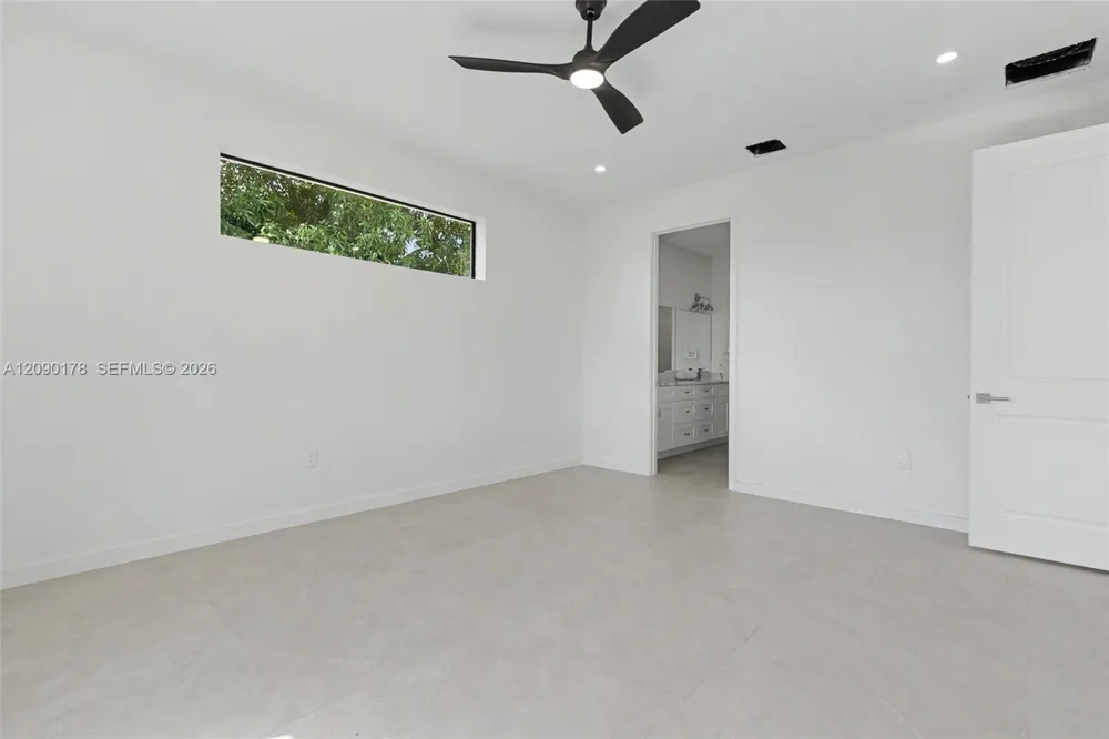 2960 NW 24th Ave Oakland Park, FL 33311