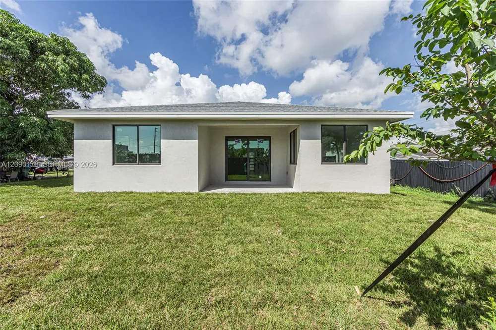 2960 NW 24th Ave Oakland Park, FL 33311